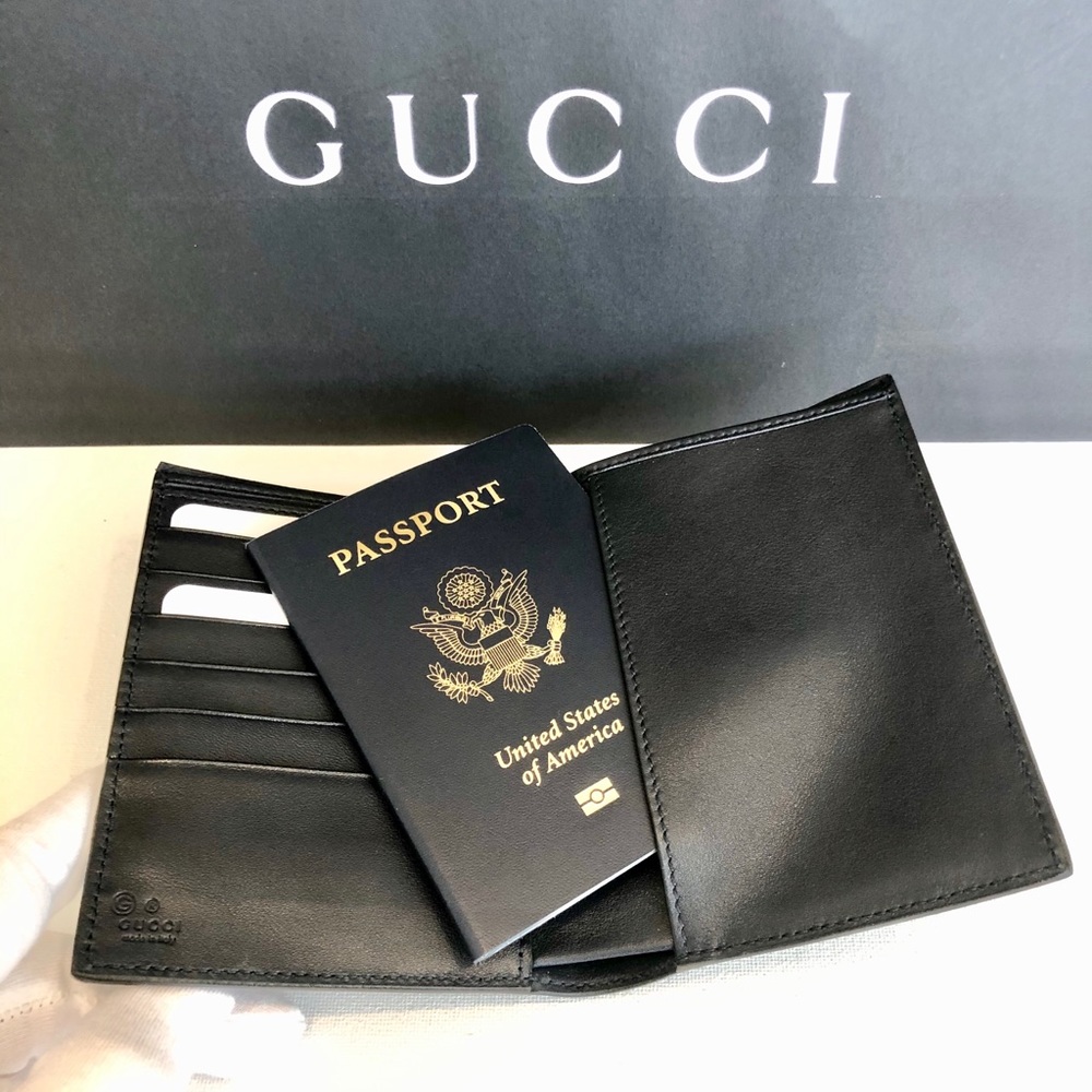 Brand New: Gucci GG Logo Vertical Passport Case - Picture 5 of 6